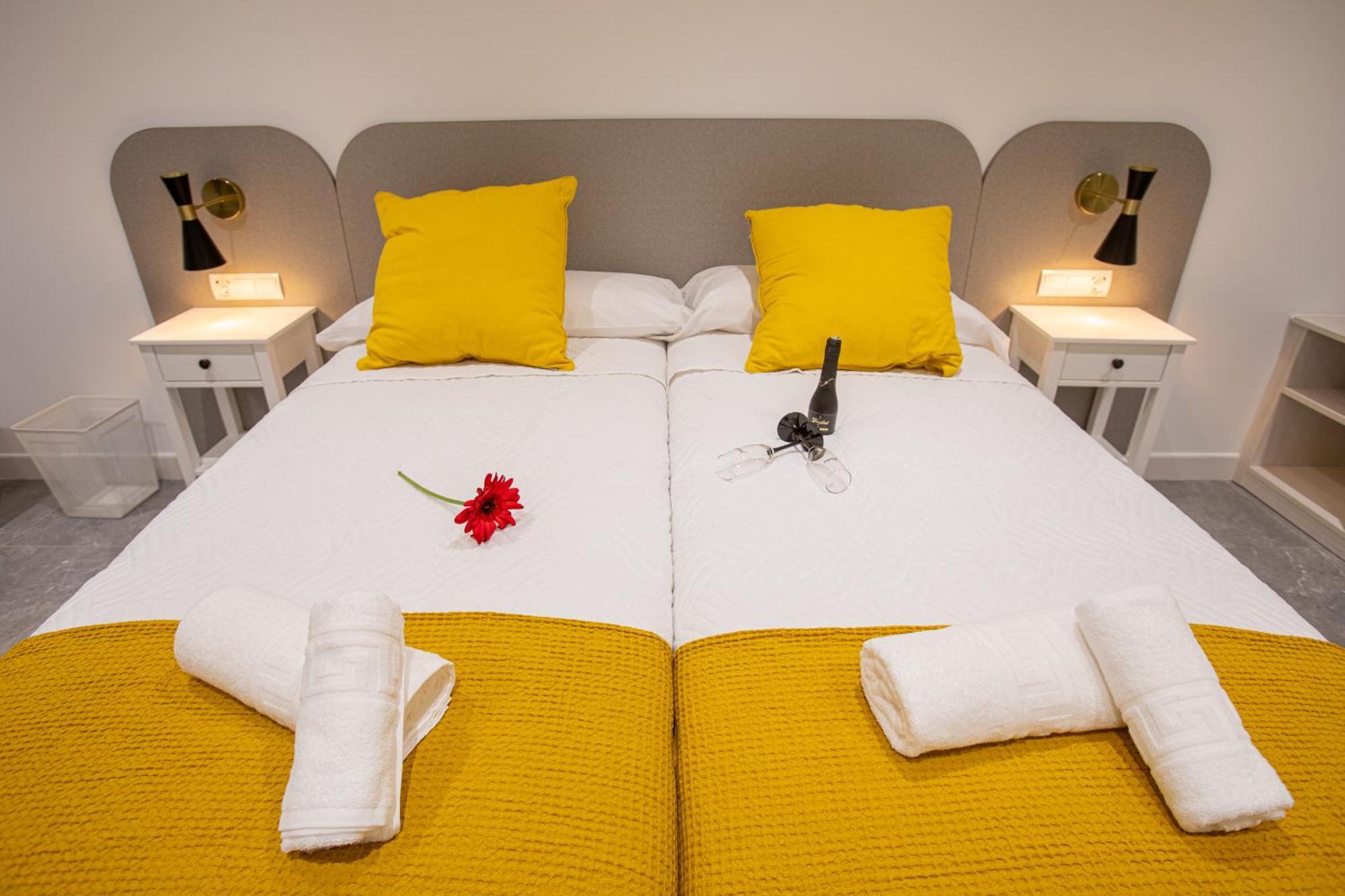 Boutique Rooms Playa Burriana Nerja Exterior foto